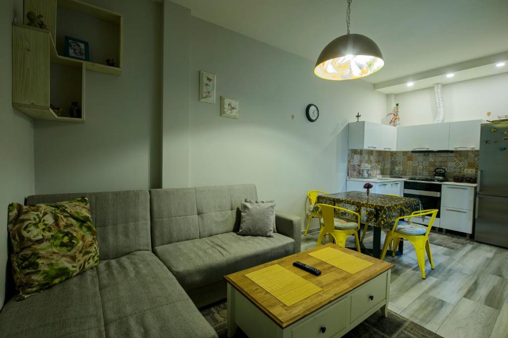 Nina's Guest House room 1