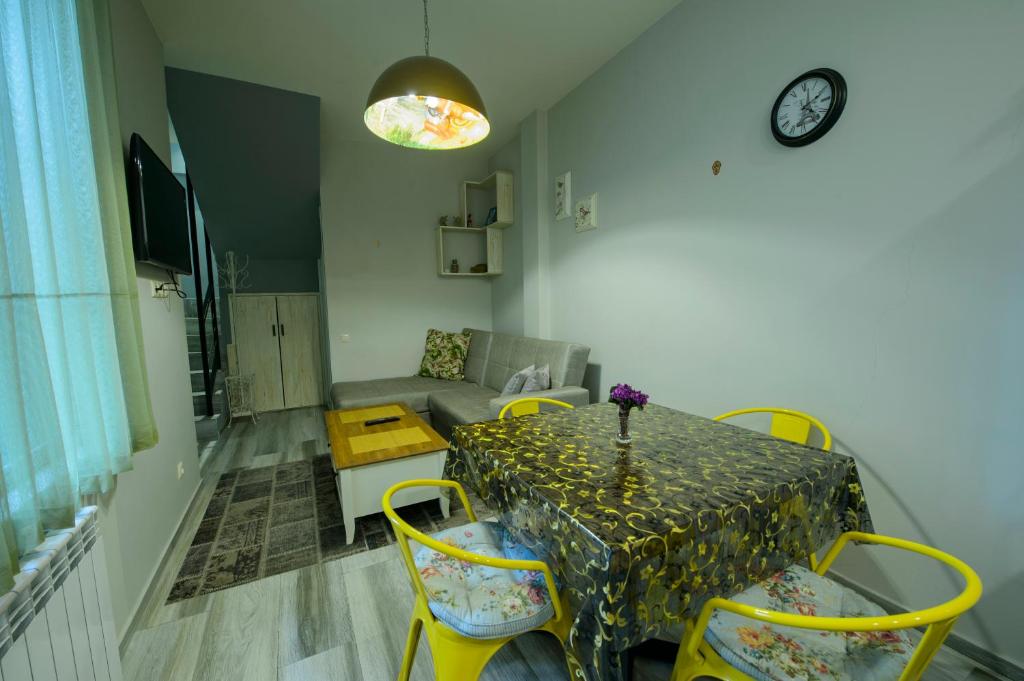 Nina's Guest House room 2